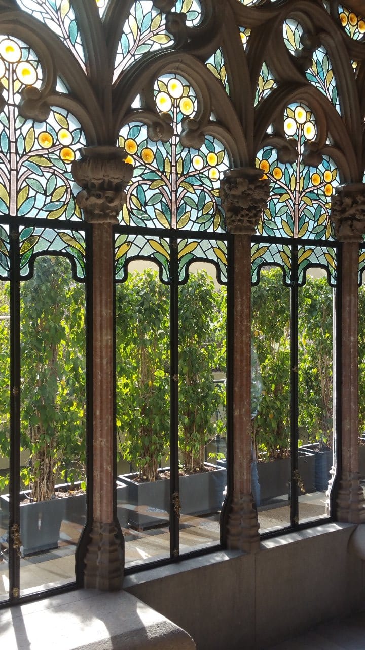 vetrate multicolore torre bellesguard barcellona 