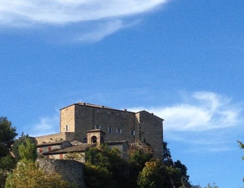Il borgo e il castello di Canossa